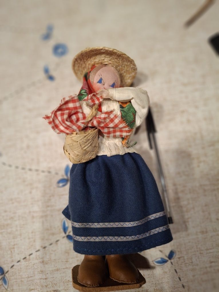 Boneca antiga regional tipo Maria Helena