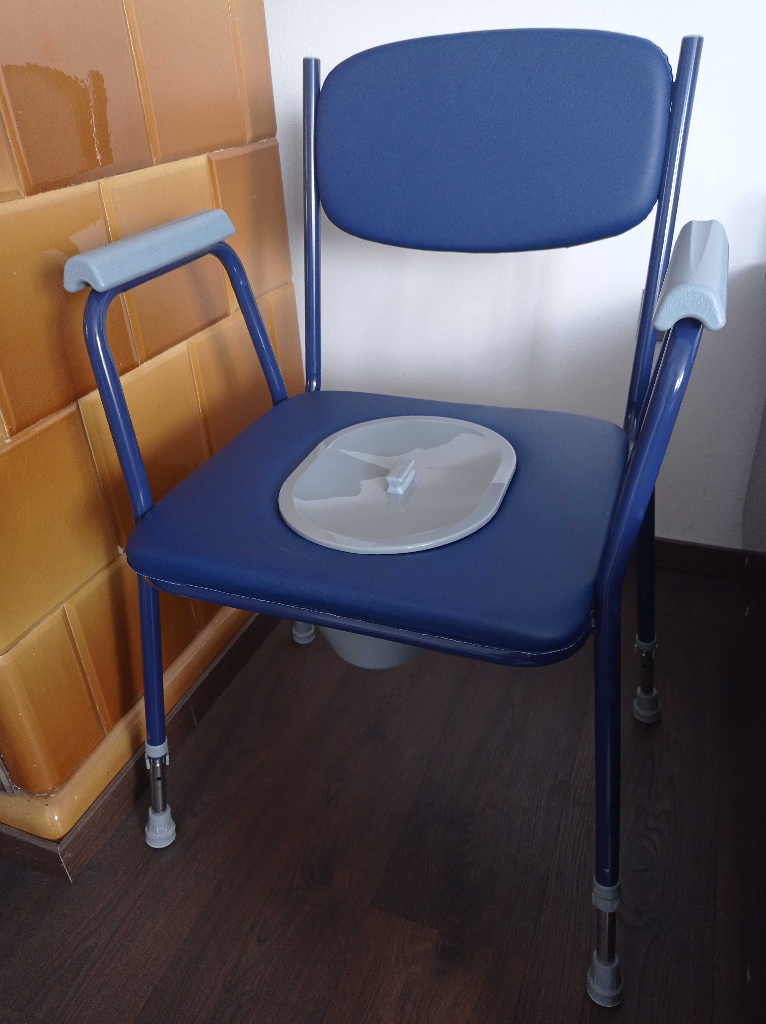 Krzesło toaletowe tapicerowane BLUE-TIM