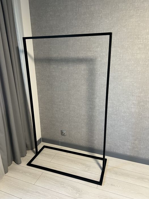 Стійка для одягу / вішалка