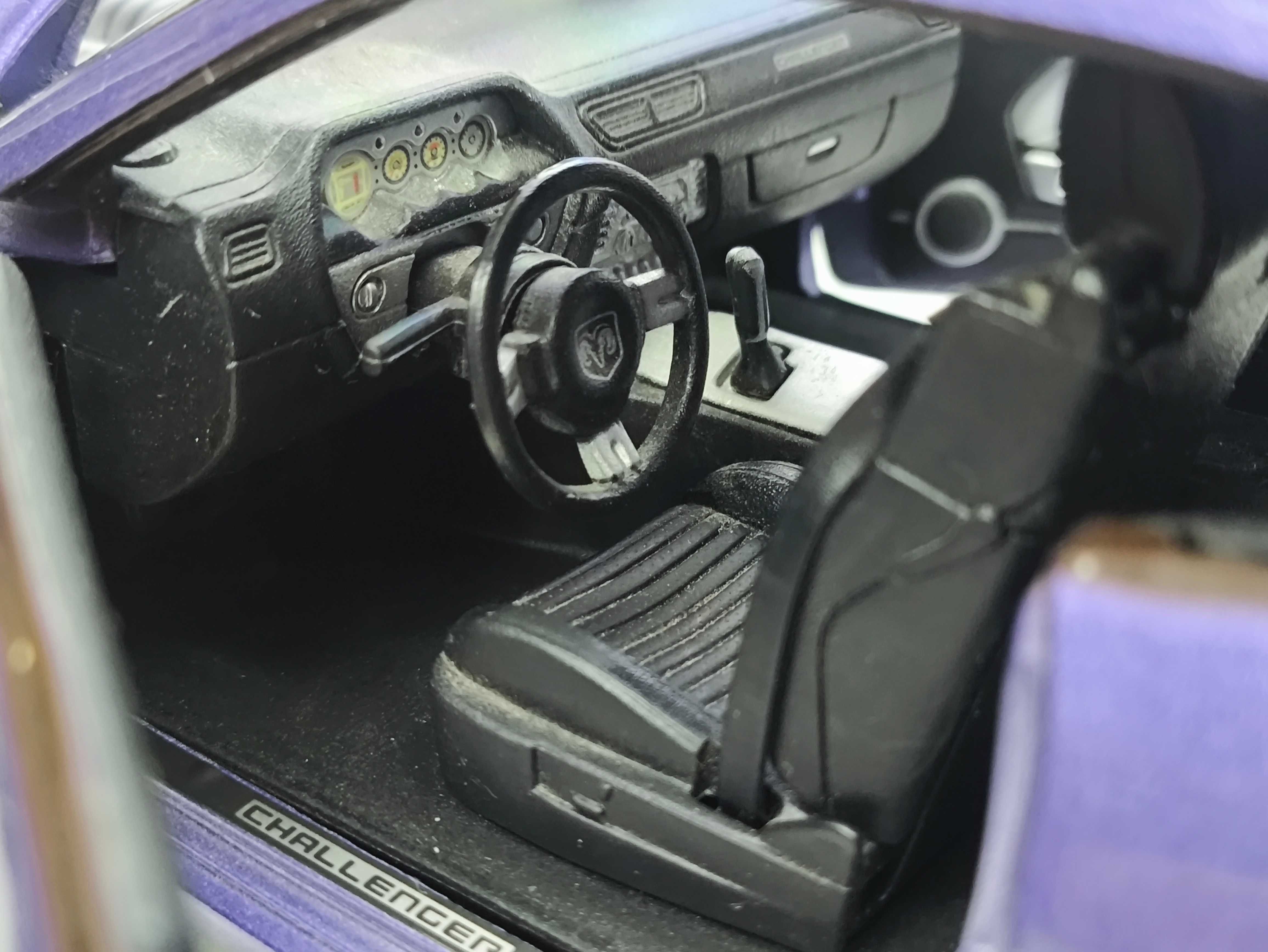 Модель Dodge Challenger Concept 2006 1.18 Maisto Violet
