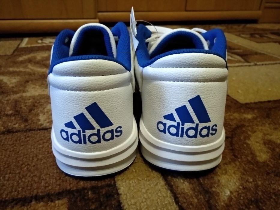 Новые кроссовки Adidas 25 см