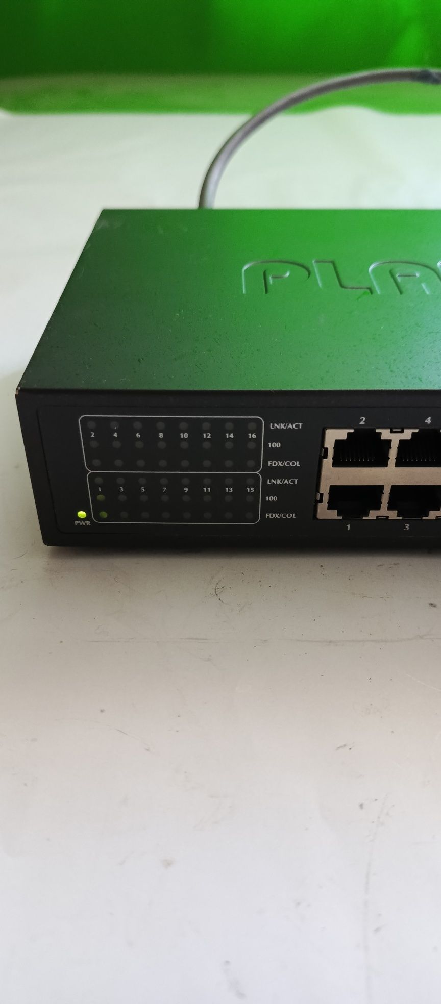 PLANET FSD-1600 10/100 Mbps Ethernet Switch.