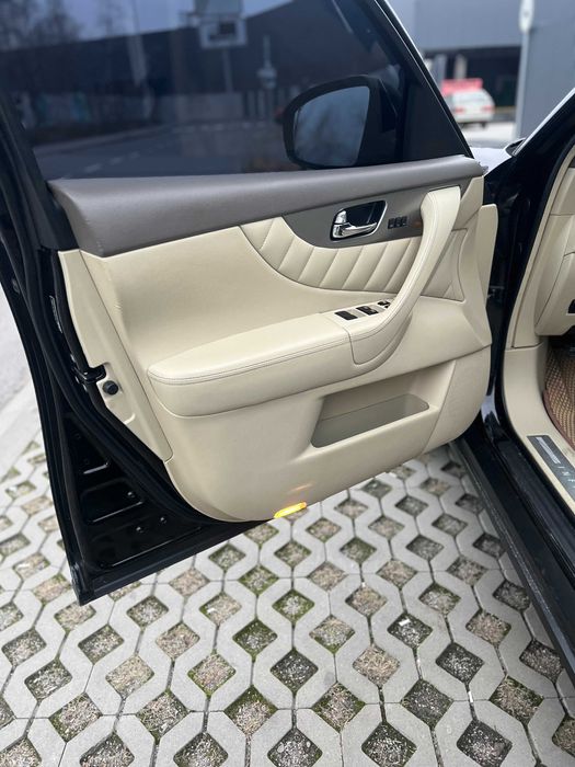 Infiniti QX70  3,7 2016 р