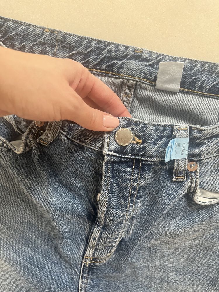 Spodnie damskie jeansowe z dziurami
