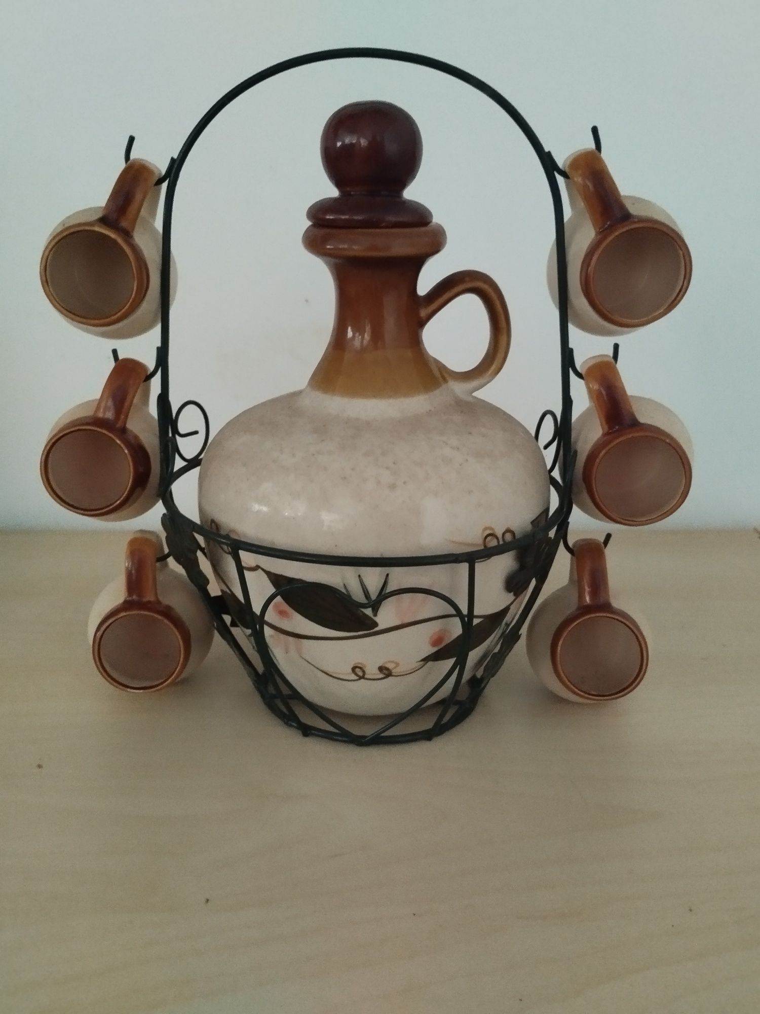 Conjunto garrafa de licor e 6 copos