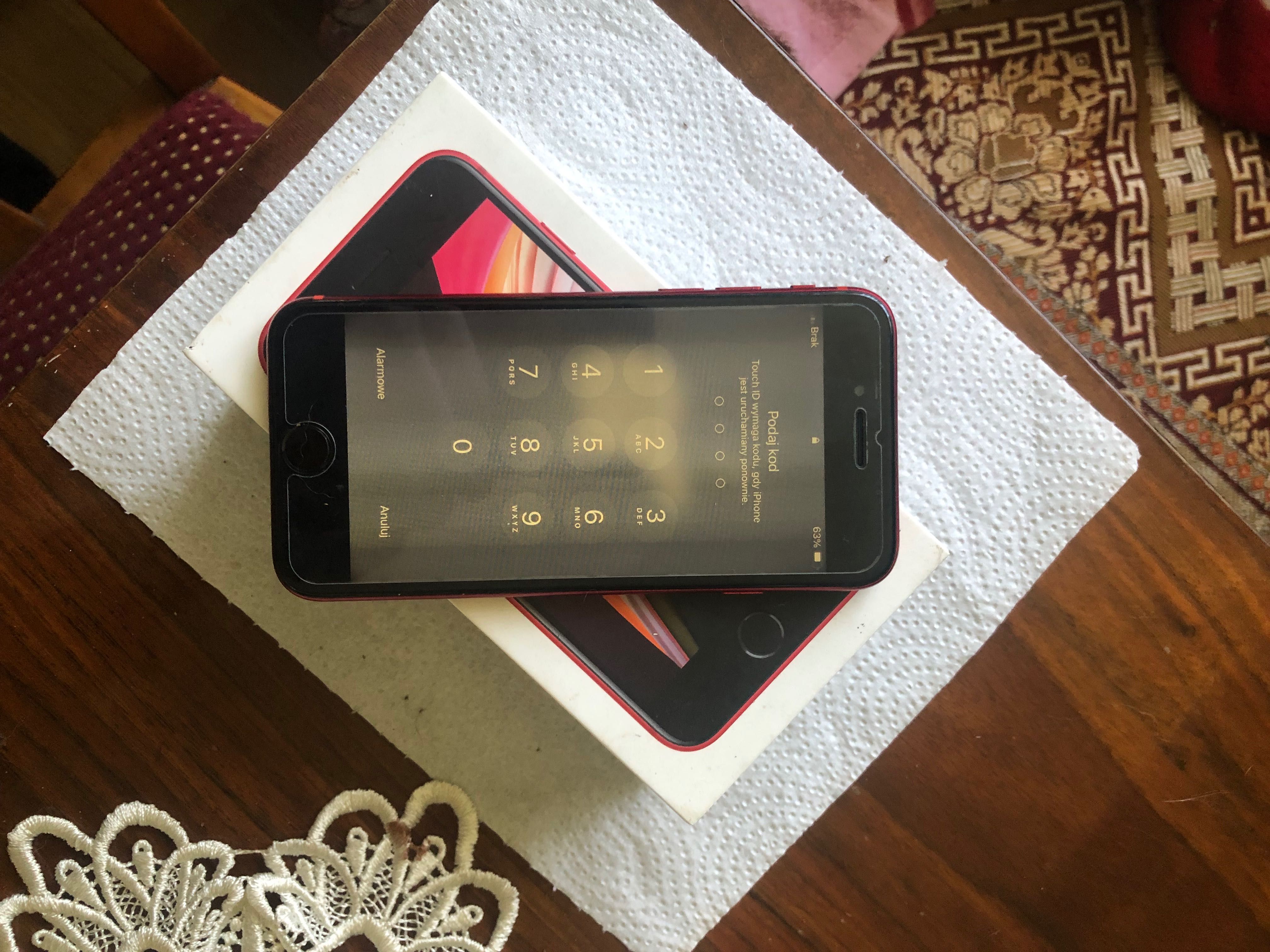 Na części zablokowany iPhone SE 2020 A2296 super wyglad wersja RED