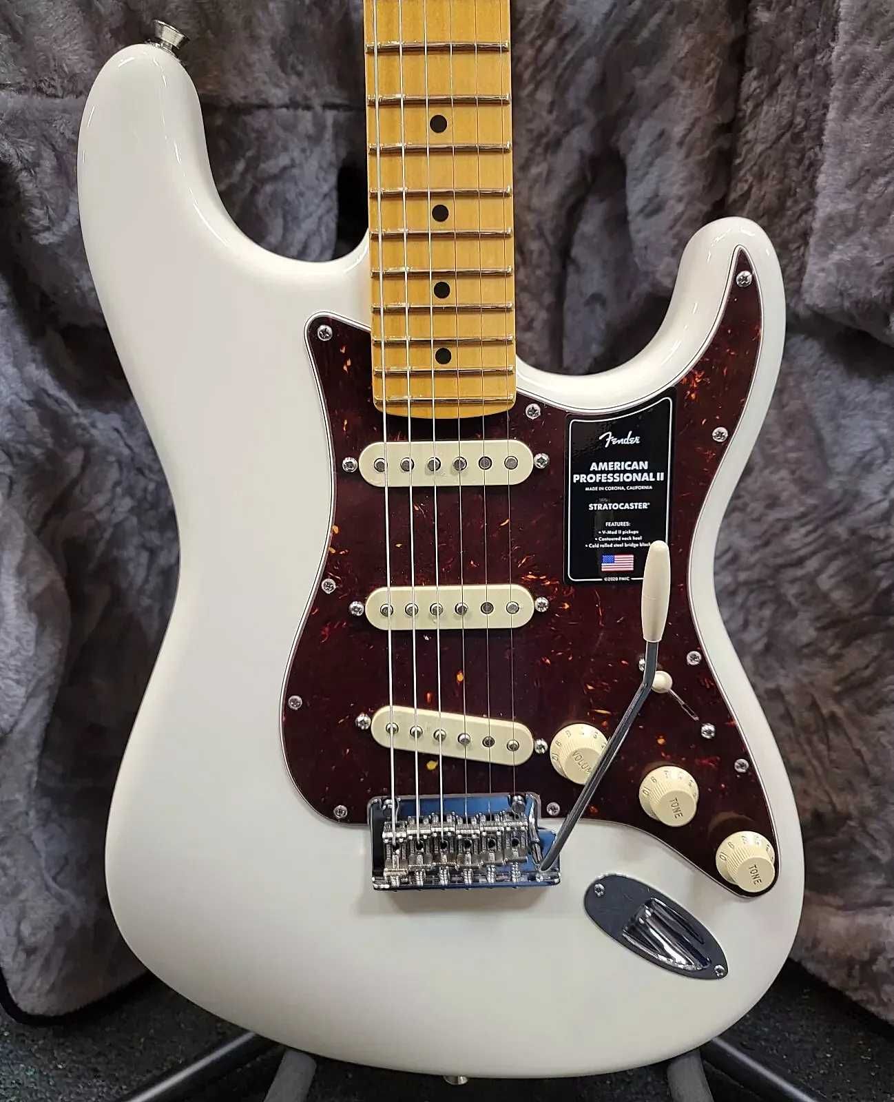 Fender American Professional II Stratocaster Olympic White, Futerał