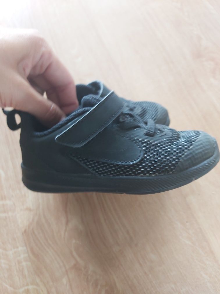 Adidaski Nike czarne