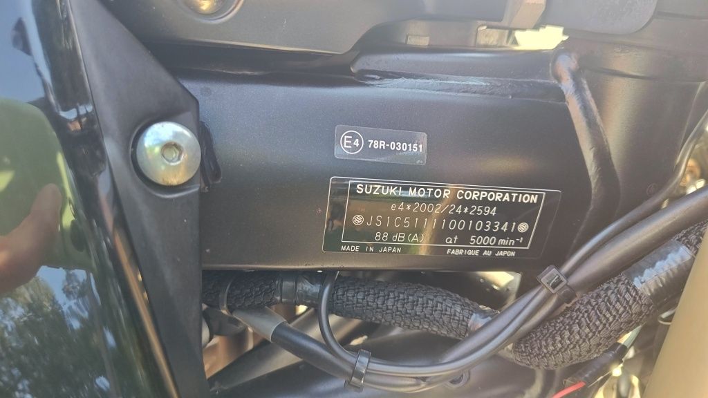 Suzuki GSR 750 bez ABS