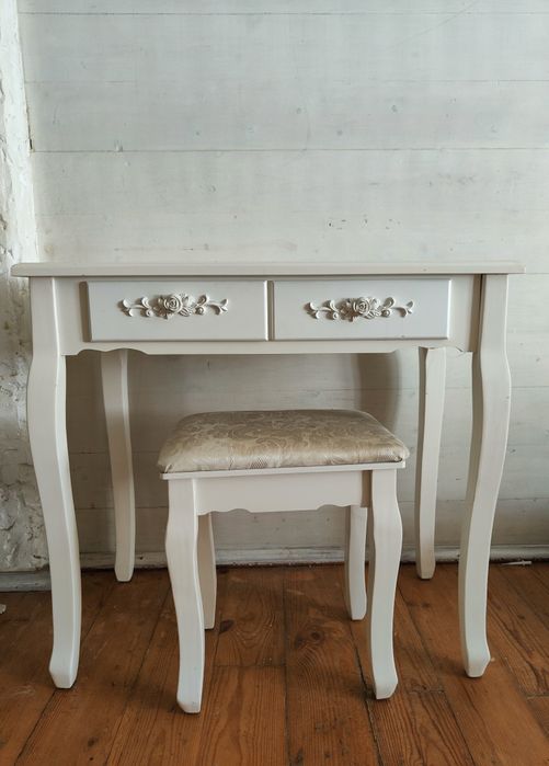 Toaletka Vintage biała