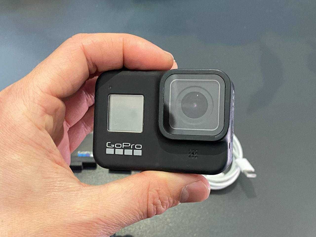 Екшн камера GoPro Hero 8 Black + 2 акума + зарядний блок + флешка 64ГБ