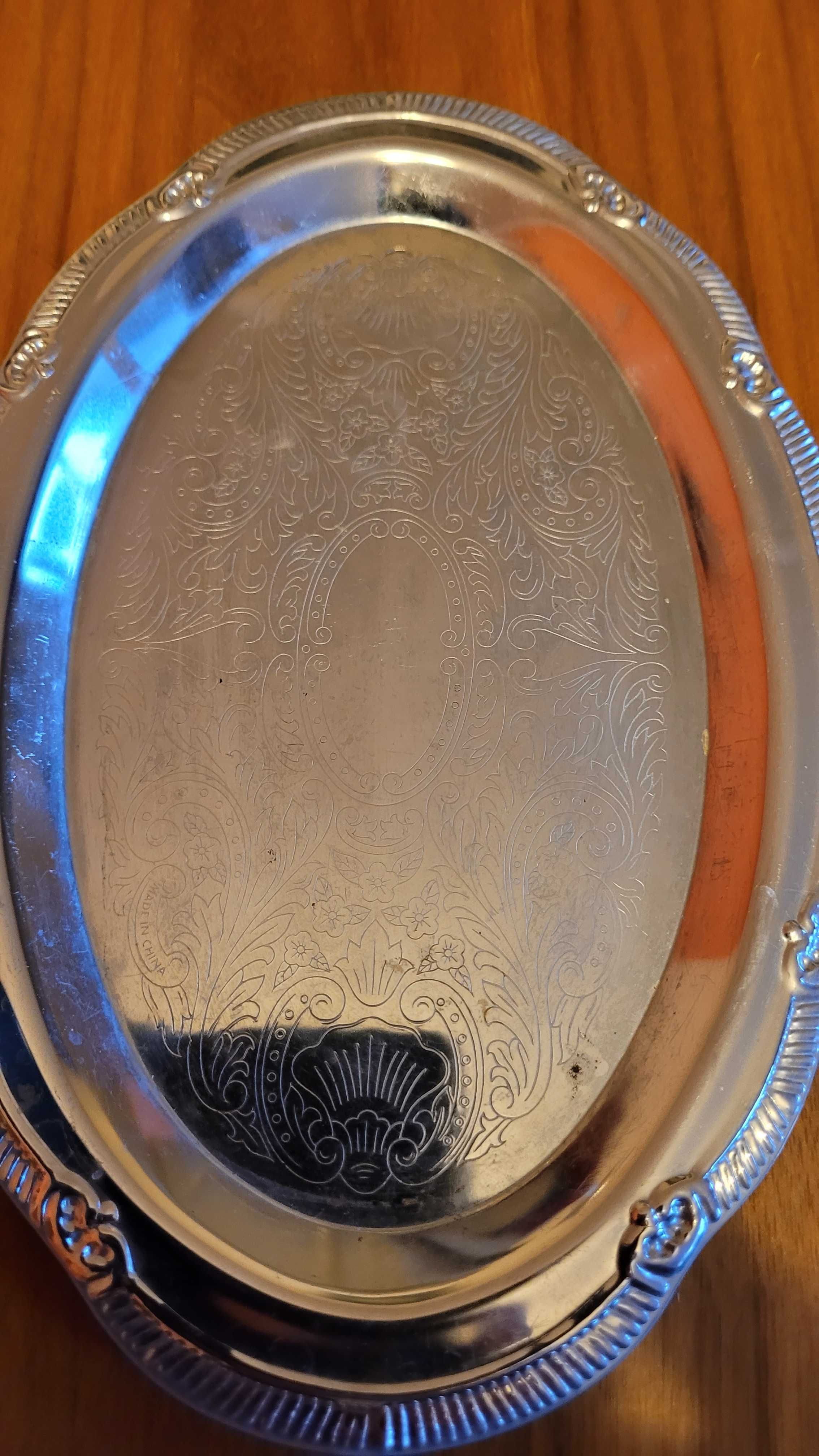 Metalowa patera na owoce o dł 24 cm