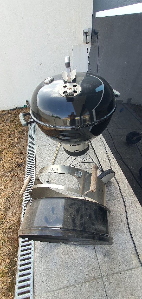 Barbecue a Carvão WEBER Master tush  com rodas GBS E-5750