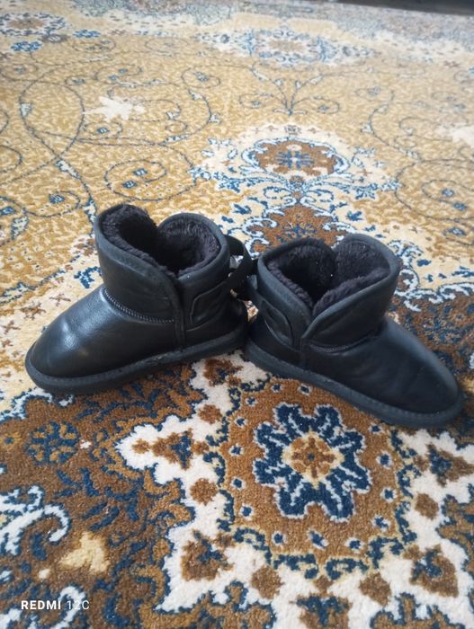 Уги для дівчинки