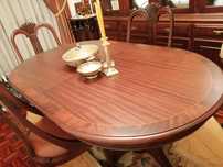 Mesa de sala de jantar oval