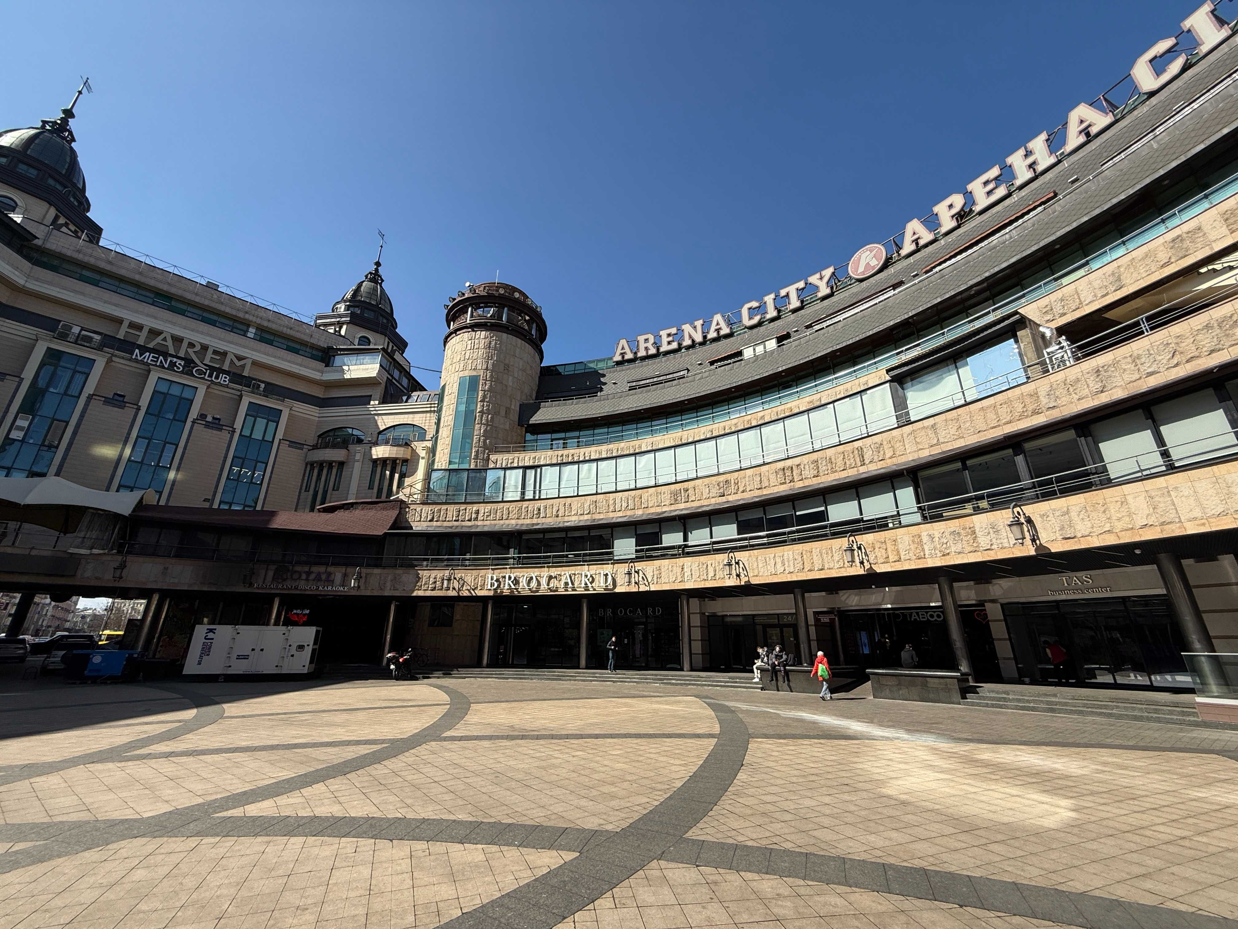 Уникальное фасадное двухстороннее помещение 216 кв. м. в Арена Сити