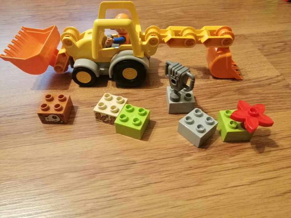 Lego Duplo - pociąg, policjant, koparko-ładowarka, holownik
