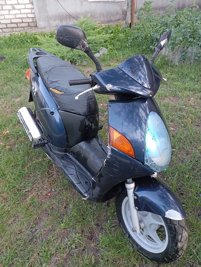 Скутер Honda NES 125.