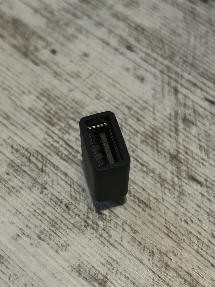 Оригінальний кабель Logitech / перехідник USB-C > USB-A