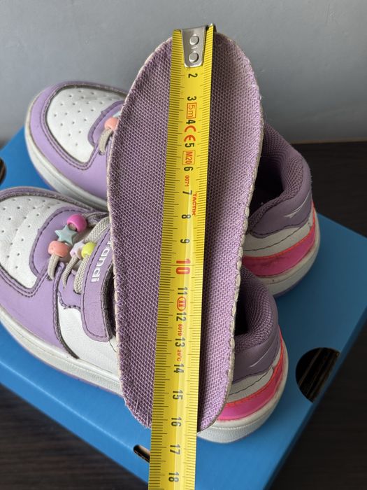 Кроссовки на девочку 26 р.