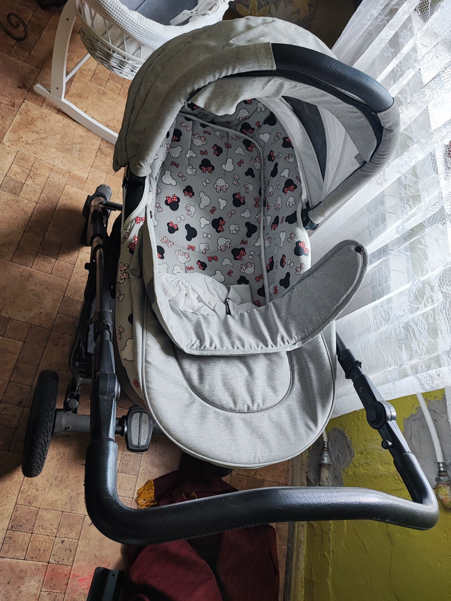 Wózek gondola, spacerówka, nosidełko z baza isofix stan dobry.
