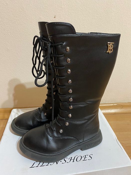 Чоботи на дівчинку