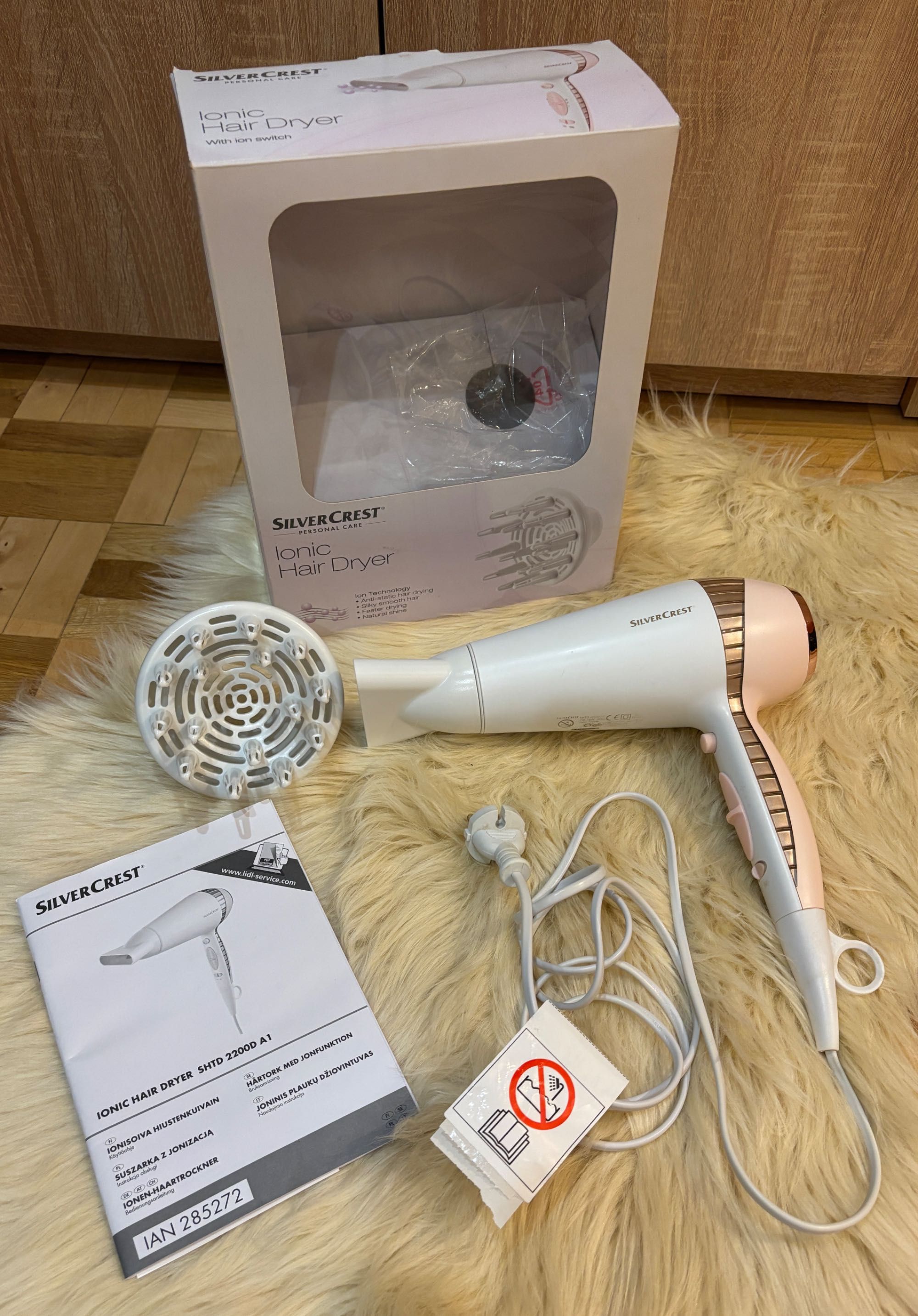 Suszarka  do  włosów  z  jonizacją 2200W