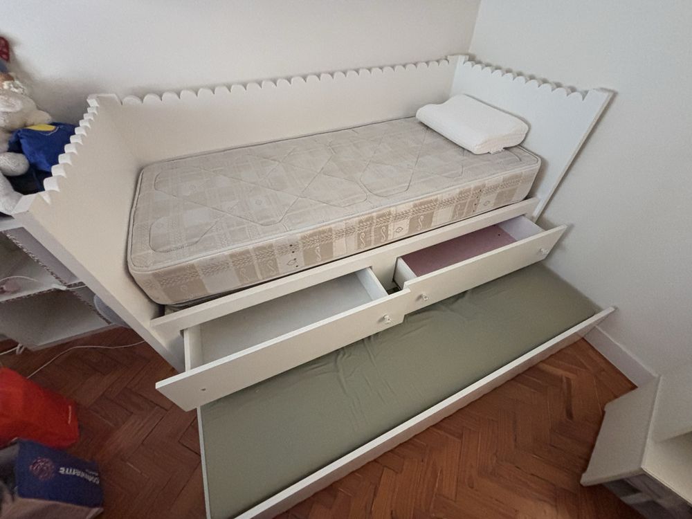 Cama em MDF lacada
