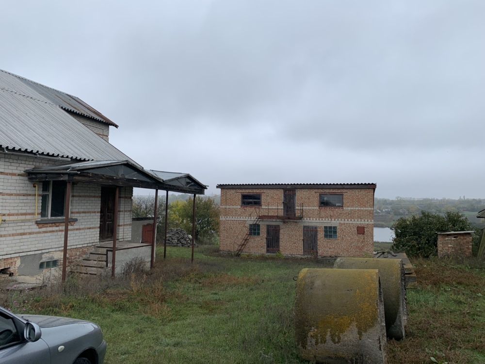 Продам дом 200м²  недалеко от города