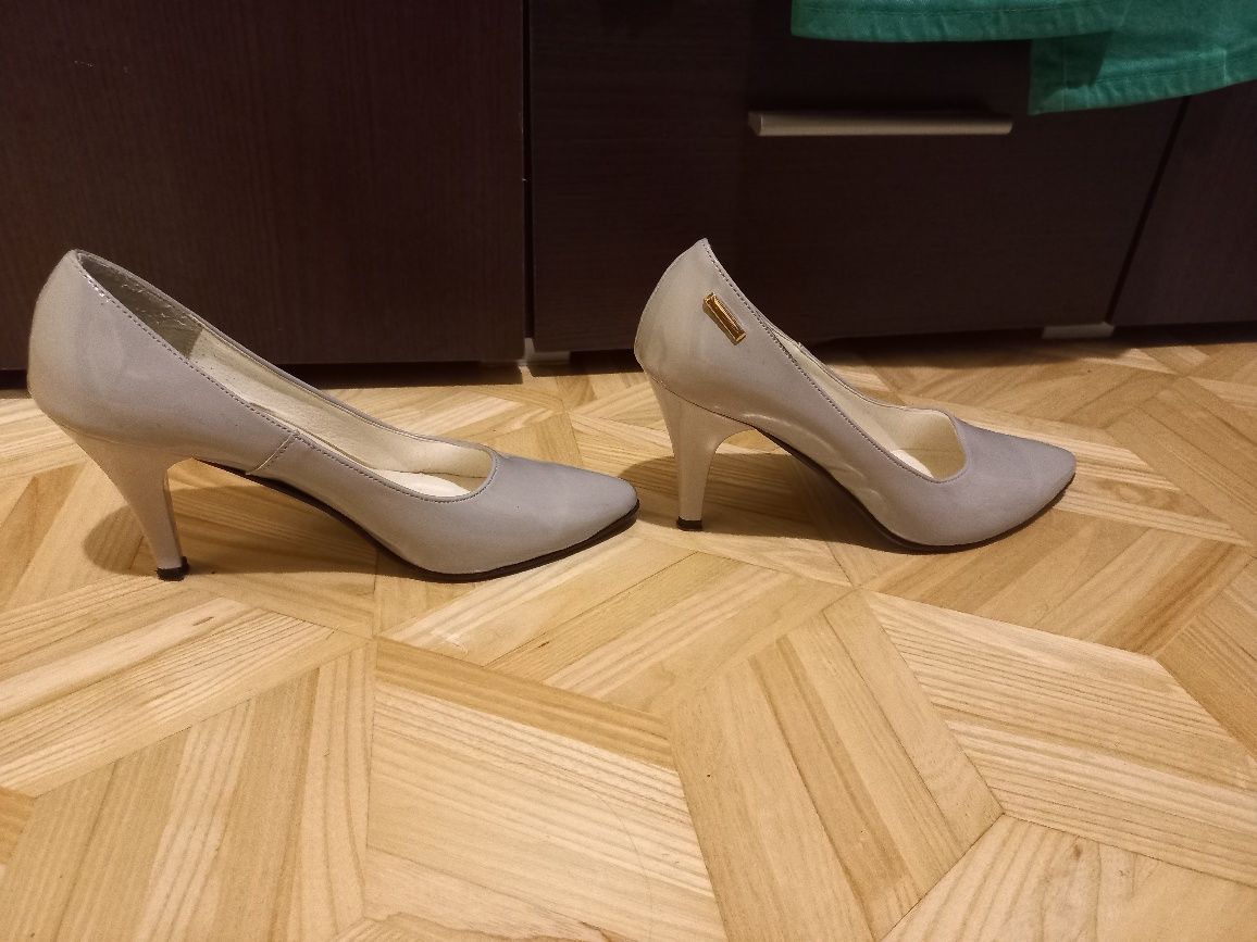Czółenka 38 Amanda polska