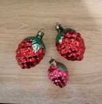 3 szklane bombki choinkowe maliny-szyszki, vintage, PRL