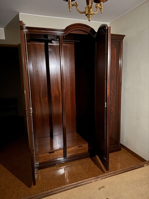 Guarda vestidos com espelho e 3 gavetas