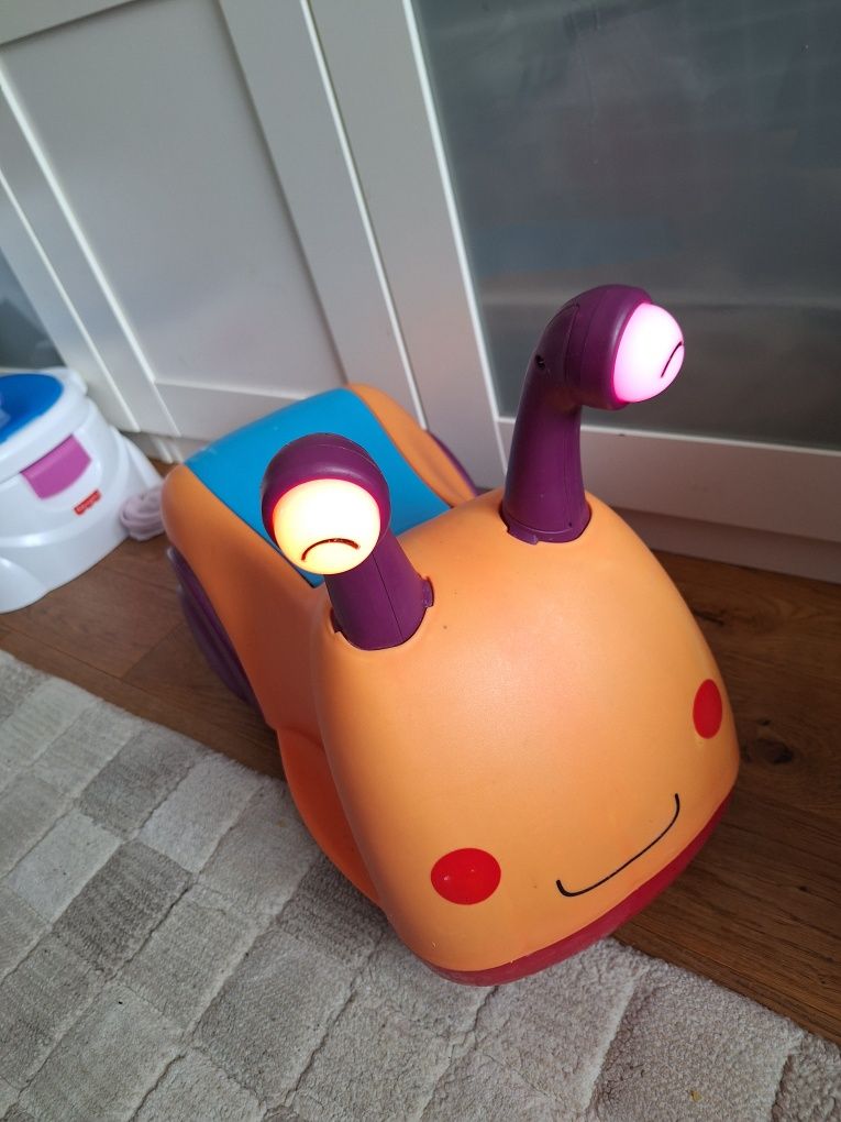 B.toys Żuczek Buggly jeździk dla malucha interaktywny ze schowkiem