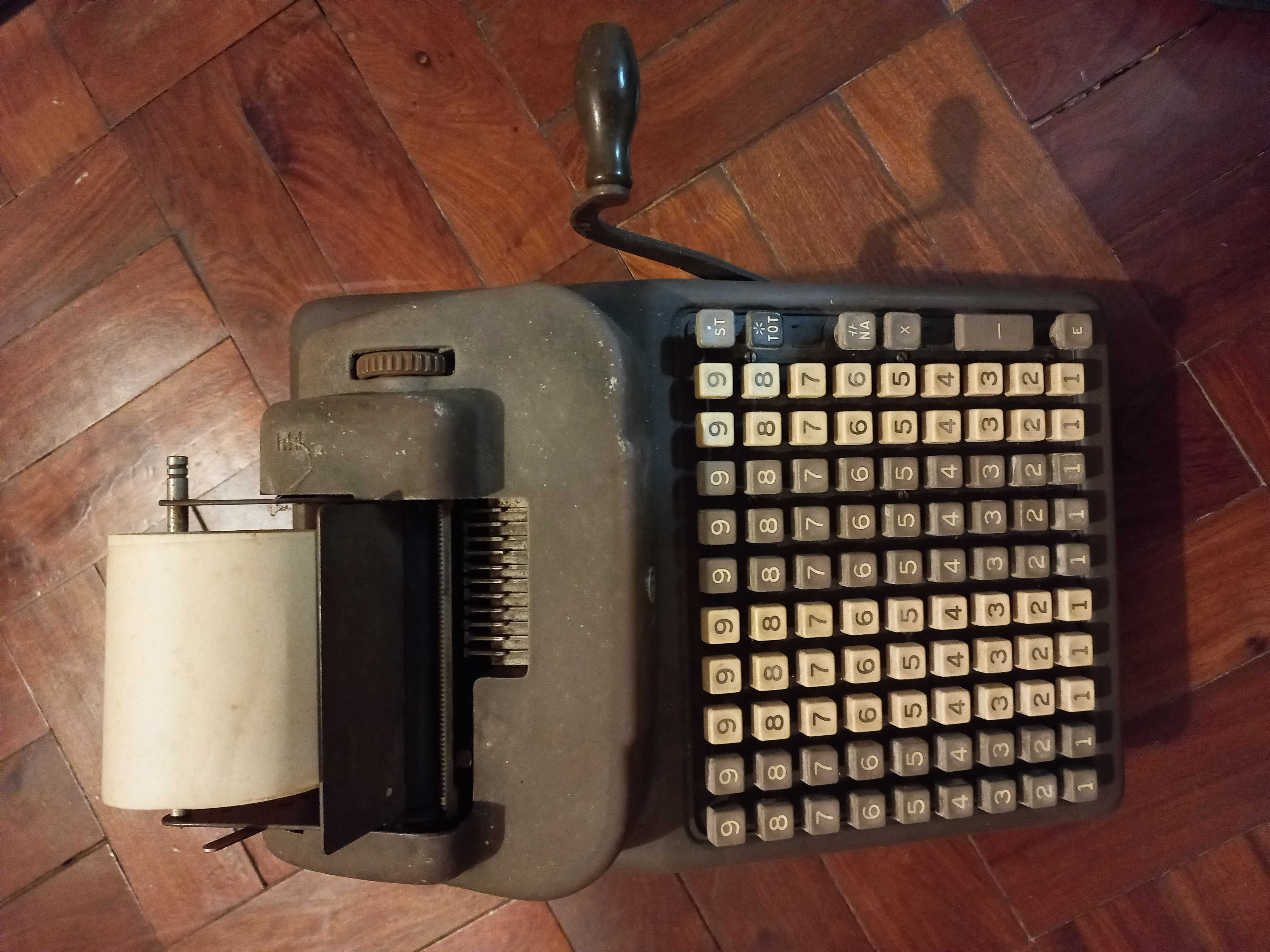 Máquina calculadora antiga  Burroughs
