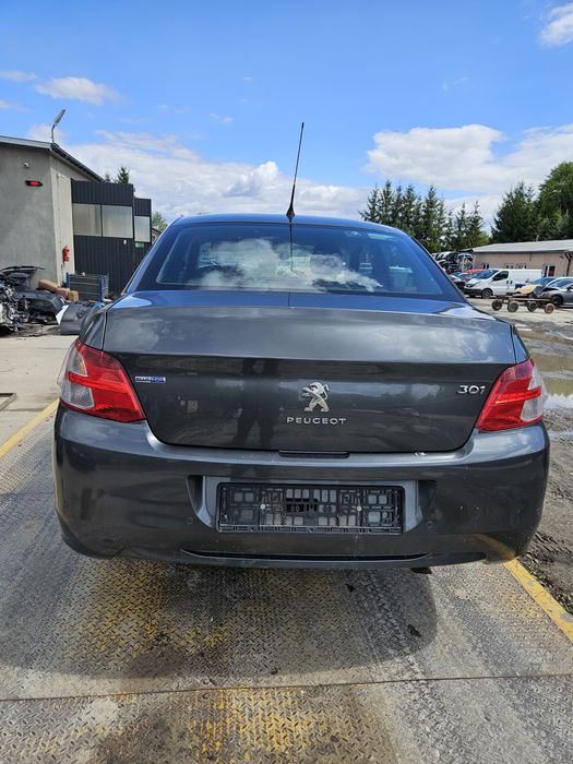 Peugeot 301 wszystkie części drzwi lewe prawe przod tył klapa Zderzak