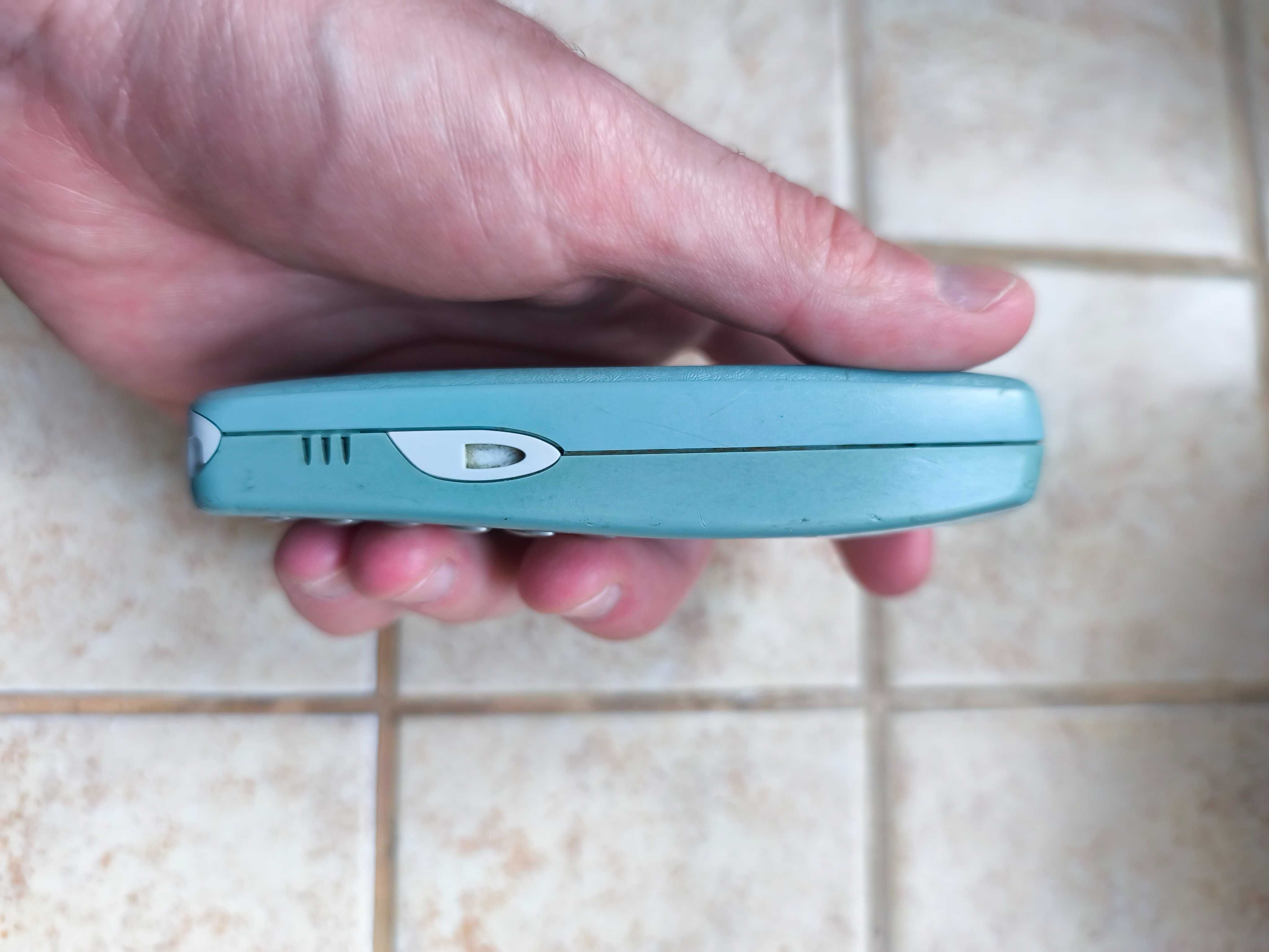 Nokia 3410 z dodatkową obudową