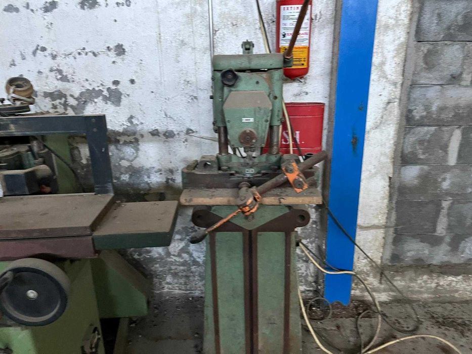 Diversas máquinas para a indústria da madeira