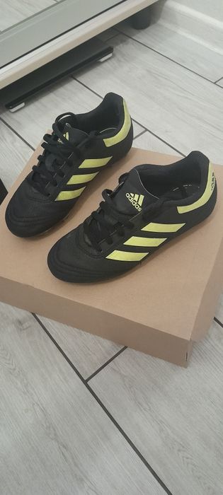 Футбольні дитячі бутси адідас