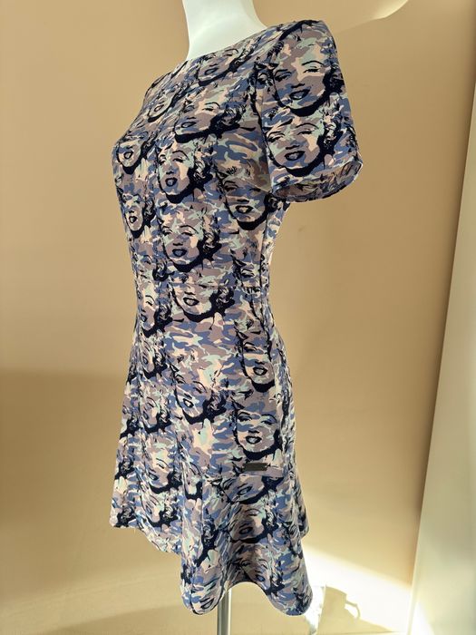 Sukienka Pepe Jeans z Marilyn Monroe