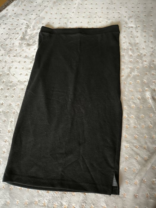 Saias pelo joelho justas ao corpo