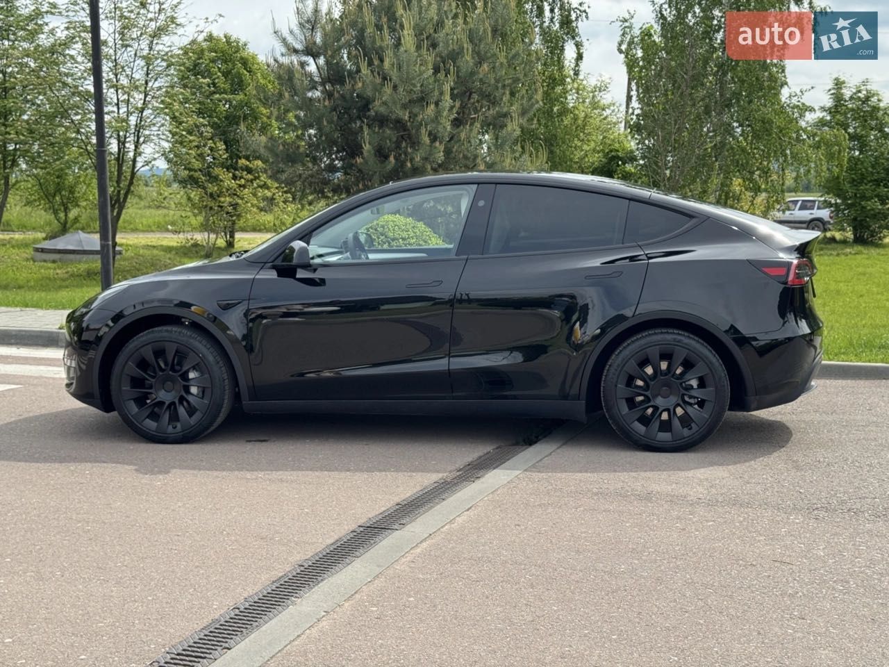 Tesla Model Y Standard Range RWD 2024 | MCU 4.0 | Автопілот | 8 000 км
