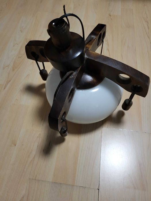 lampa sufitowa drewniana