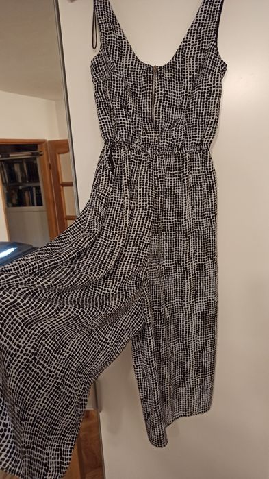 Czarno-biały kombinezon damski Atmosphere