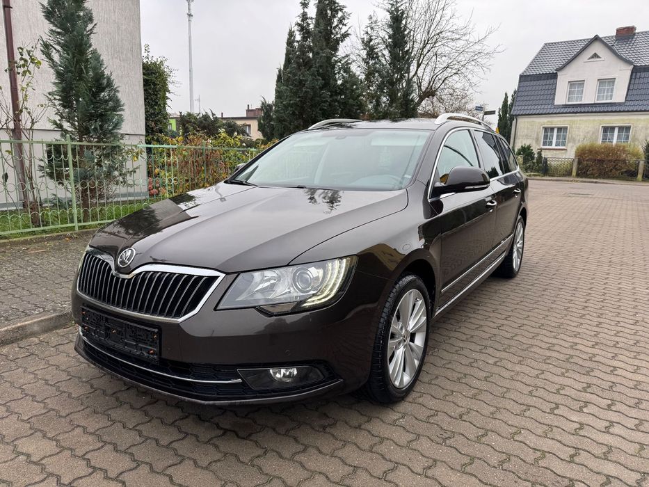 Skoda Superb 2.0TDI DSG 4x4 Mokka ELEGANCE 170km CR Xenon ParkAssist Navi !!