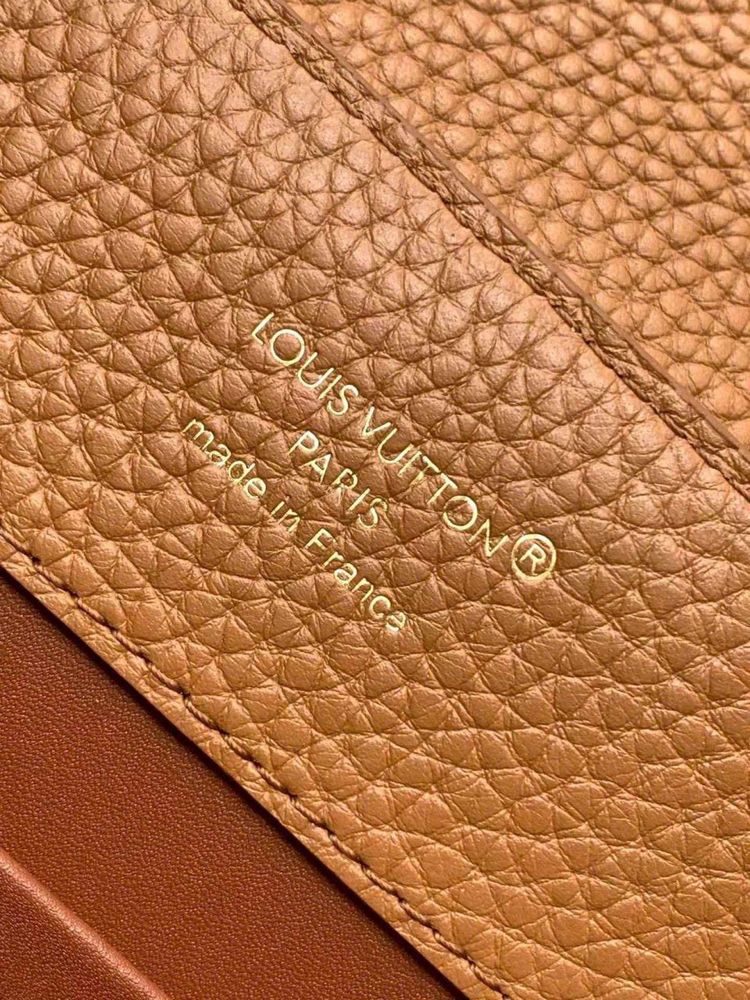 Сумка LV Capucines BB