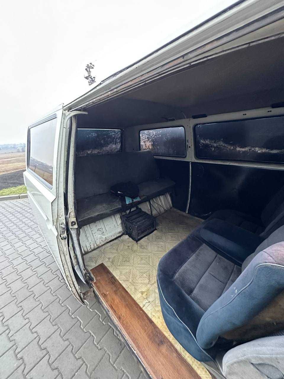Volkswagen Caravelle Transporter 8+1 пасажир в хорошому стані