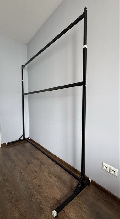 металева вішалка для одягу / стійка для гардеробу