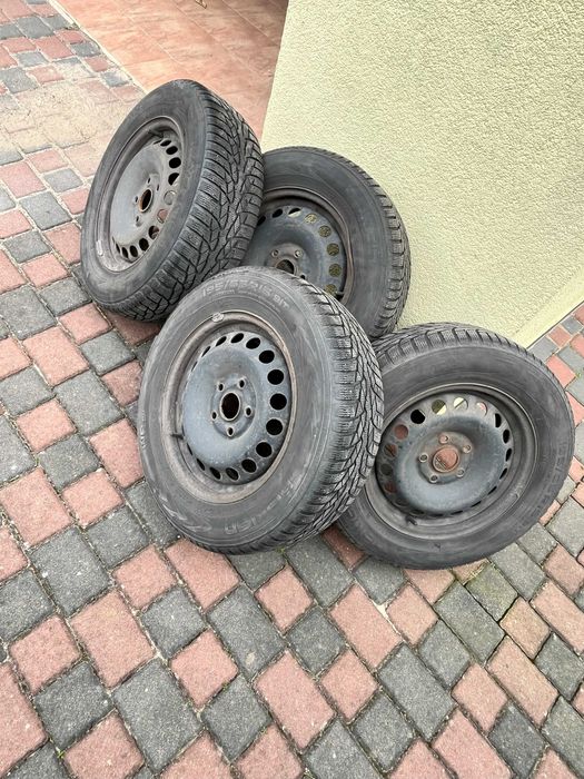 Sprzedam cztery koła z oponami zimowymi Nokian WR D4, 195/65, R15