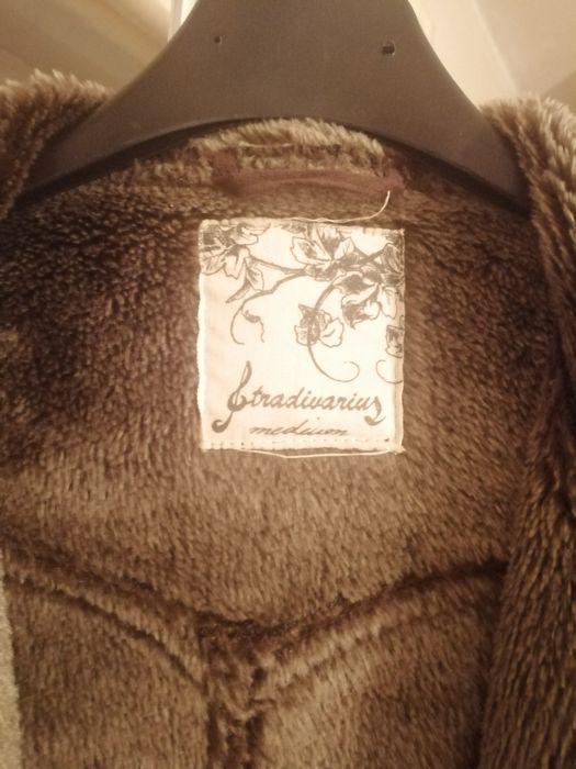 Casaco com pêlo cor castanho