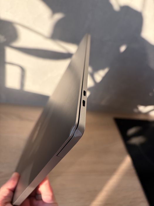 MacBook Pro 15, 2018, Intel Core i9, 32 RAM, Radeon Pro Vega 4Gb, 2Tb